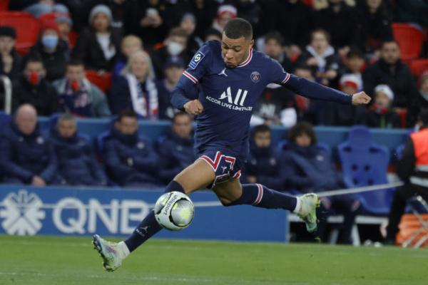  法甲揭幕战爆冷门，洛里昂绝杀巴黎圣日耳曼  