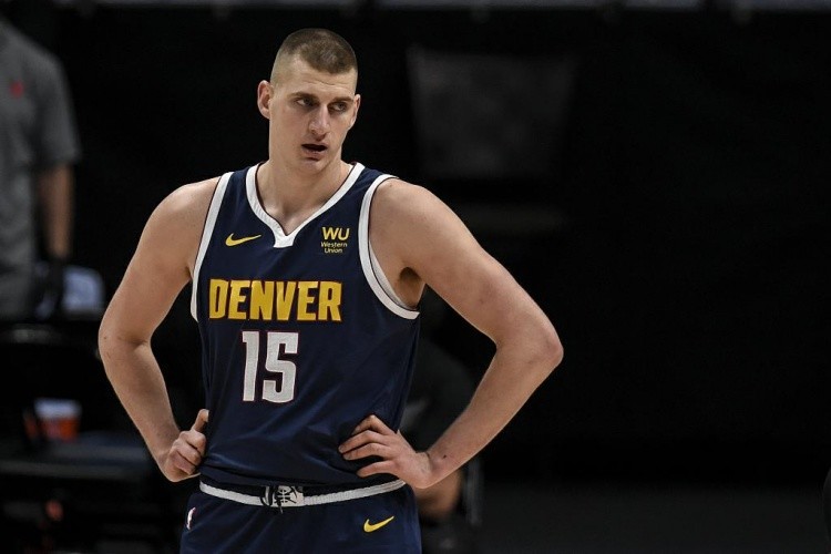  拉齐奥定位球战术炉火纯青，三次角球配合终结比赛悬念